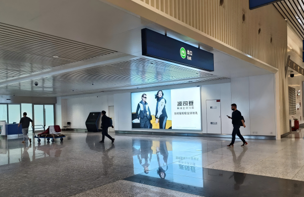 武汉天河机场广告广告-T3国内到达行李厅墙面灯箱3