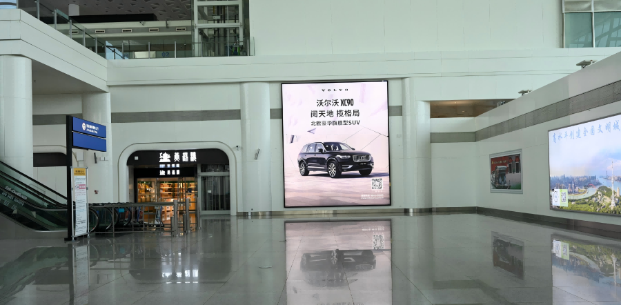 武汉天河机场广告广告-T3国内混流区墙面灯箱