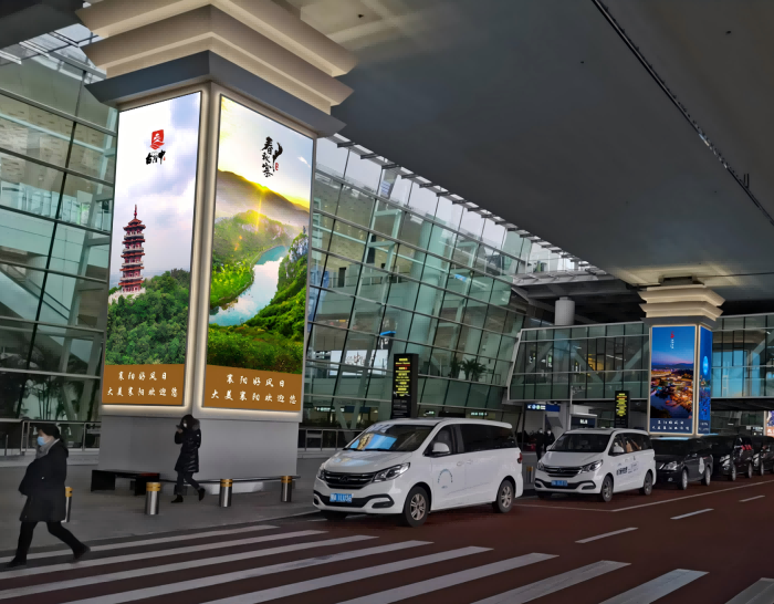 武汉天河机场广告广告-T3一层行车道包柱灯箱套装
