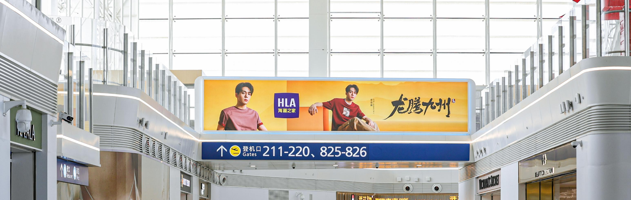 机场广告-T2出发通廊商业夹层灯箱