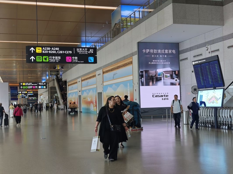 乌鲁木齐地窝堡国际机场广告-T4出发区2L南连廊名品大道LED屏