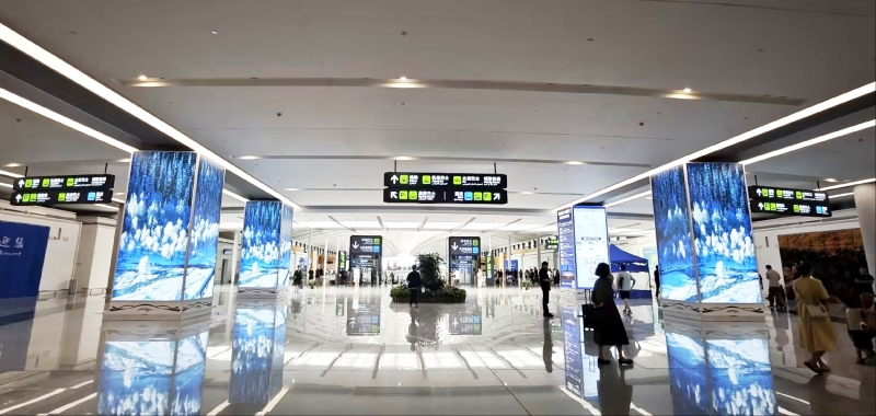 乌鲁木齐地窝堡国际机场广告-T4GTC-包柱灯箱套装