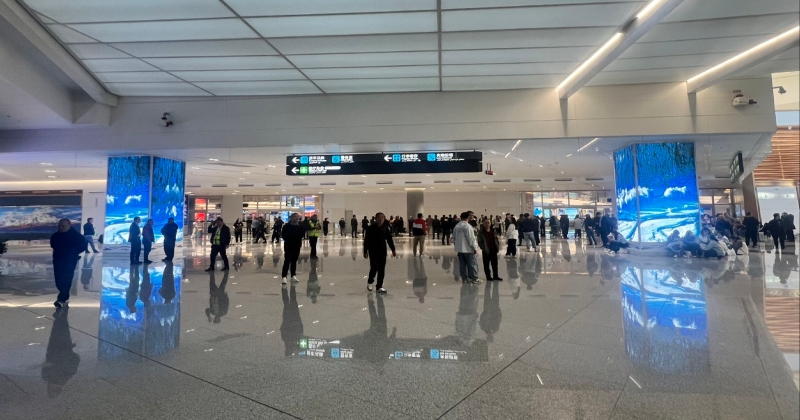 乌鲁木齐地窝堡国际机场广告-T4迎客厅接机口包柱灯箱套装