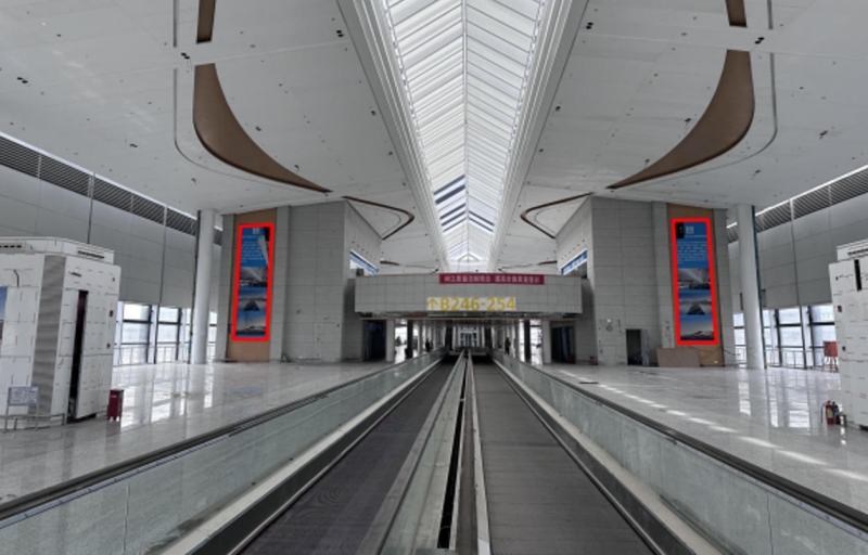 乌鲁木齐地窝堡国际机场广告-T4国内出发到达混流区灯箱套装