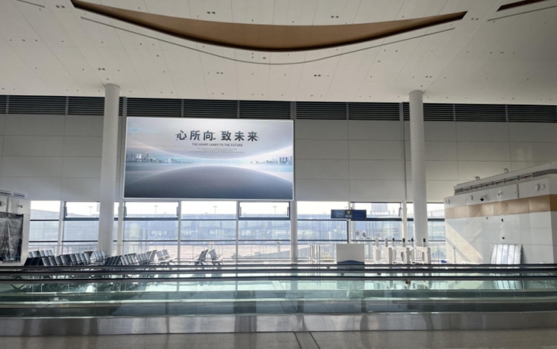 乌鲁木齐地窝堡国际机场广告-T4国内出发到达混流区灯箱