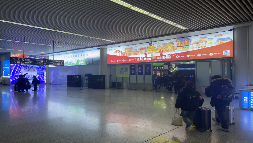 乌鲁木齐地窝堡国际机场广告-T3到达行李厅灯箱1