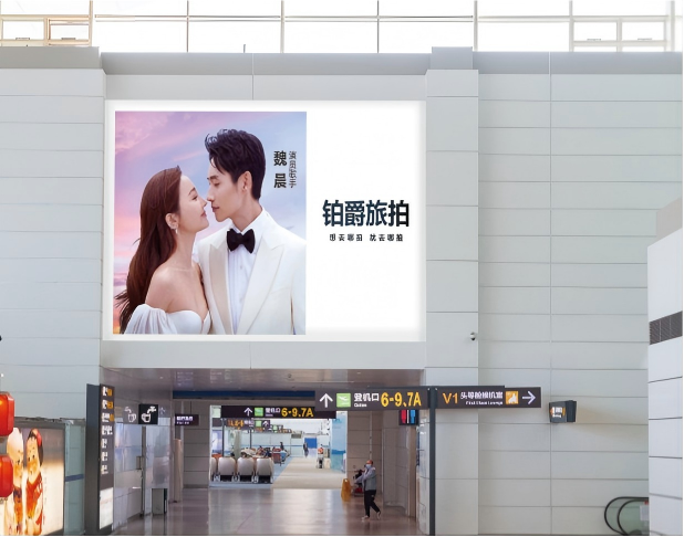 无锡机场候机区灯箱广告1
