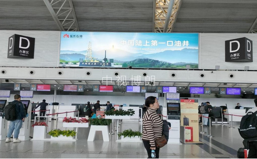 西安机场广告-T2国内出发值机厅灯箱7
