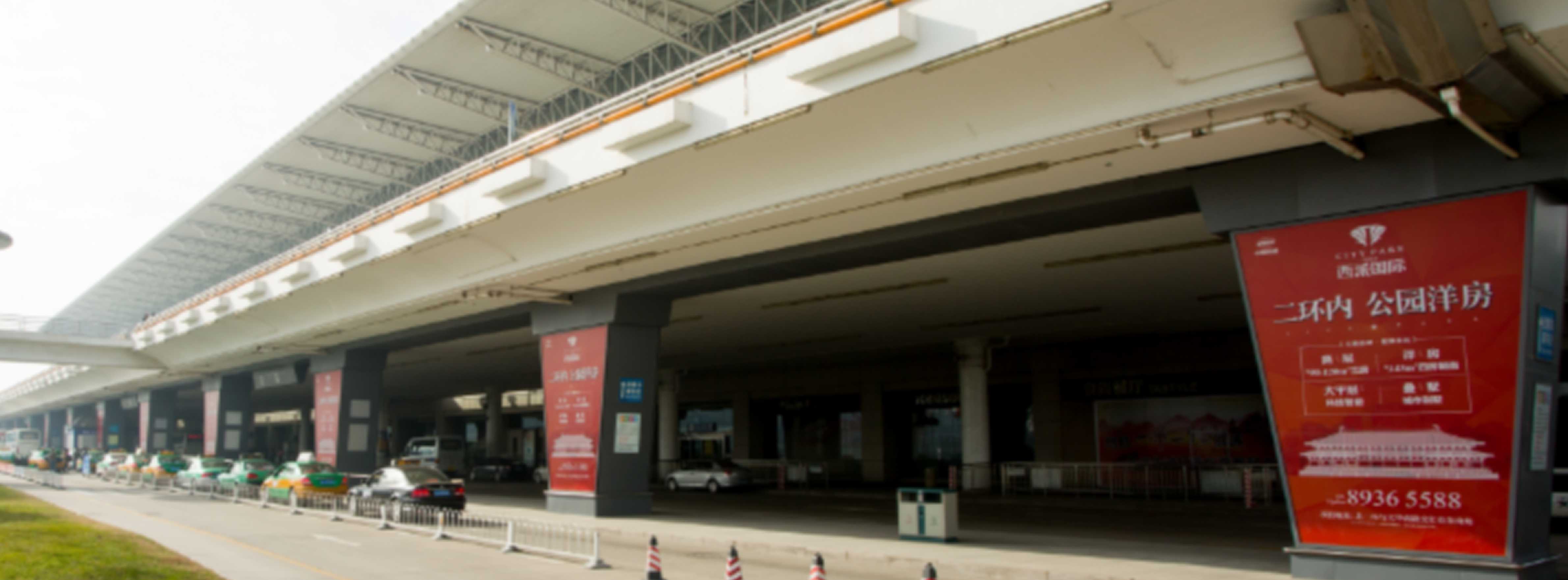 西安咸阳国际机场广告-T2国内到达出口立柱灯箱套装