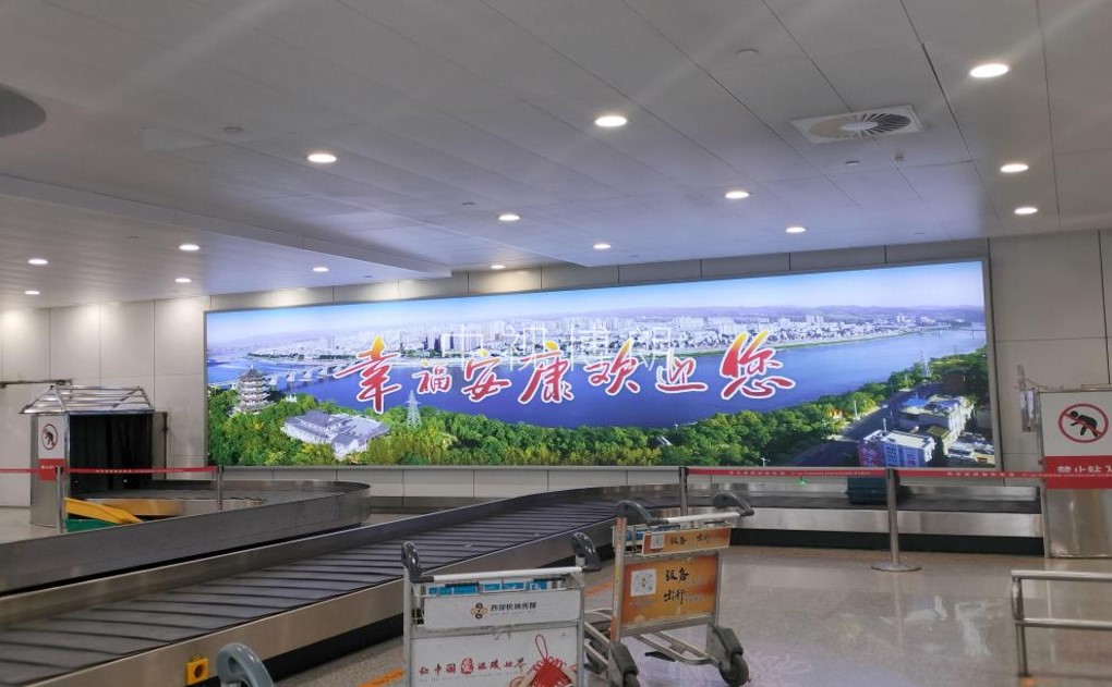西安机场广告-T2国内到达行李厅灯箱5