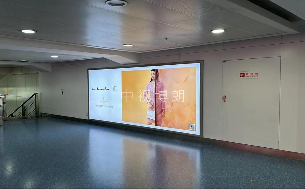 西安机场广告-T2国内到达通廊灯箱28
