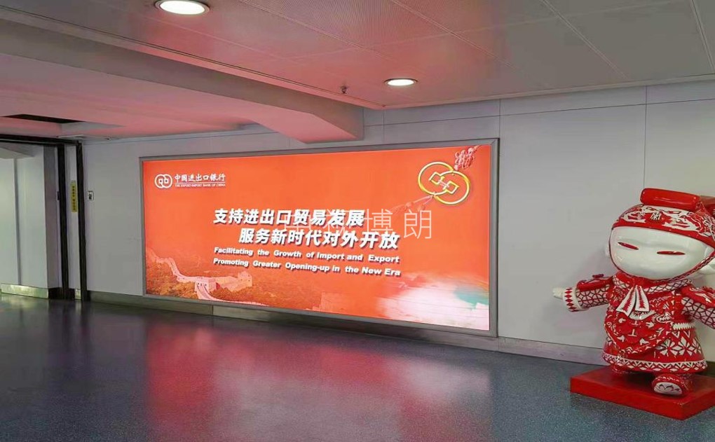 西安机场广告-T2国内到达通廊灯箱2