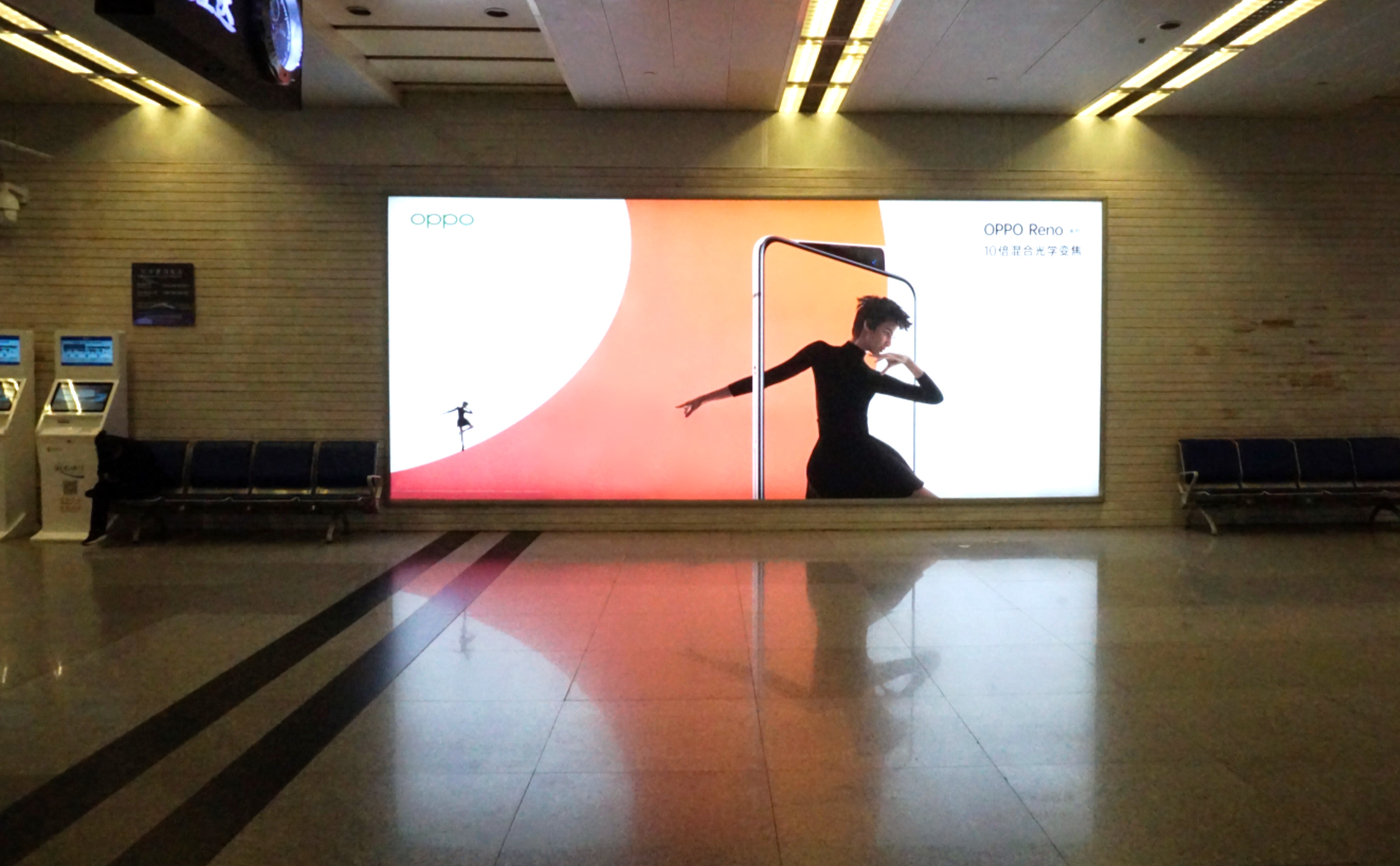 西安机场灯箱广告，西安机场大牌广告