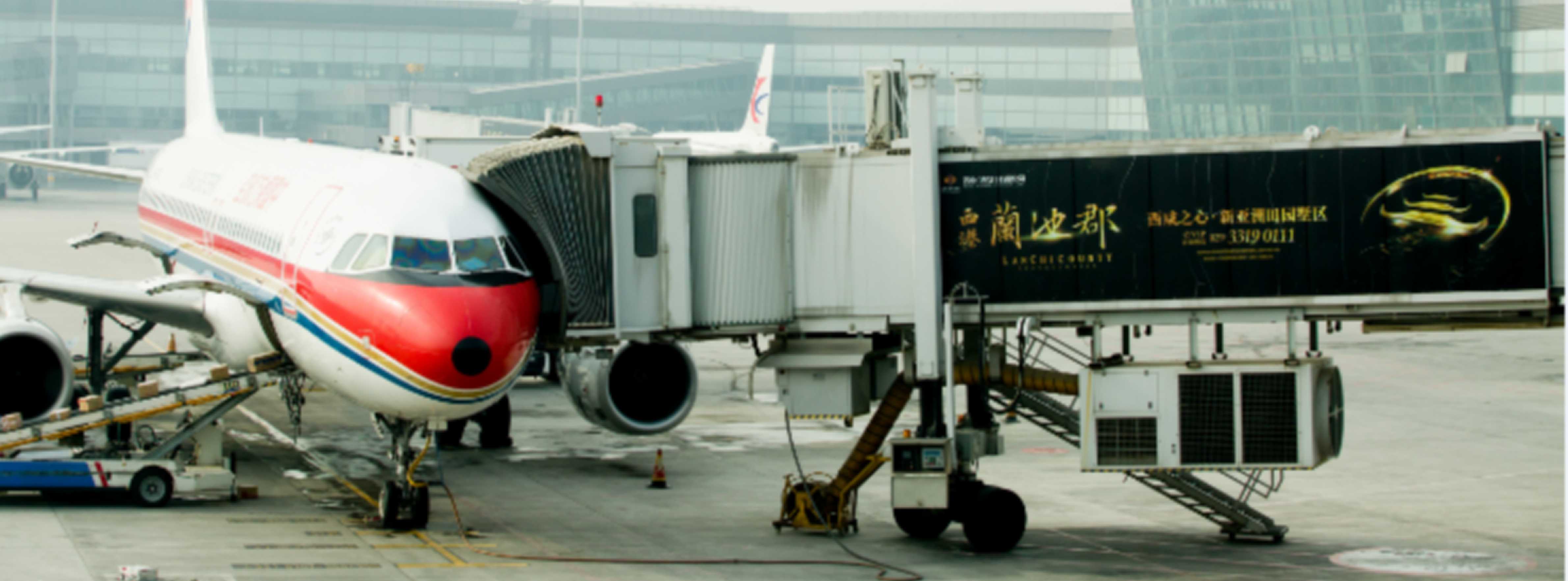 西安咸阳国际机场广告-T3外廊桥贴膜