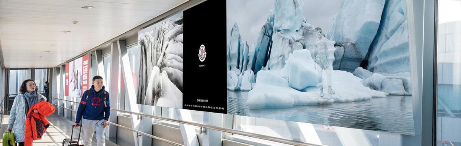 机场广告-T3国内到达内廊桥灯箱套装