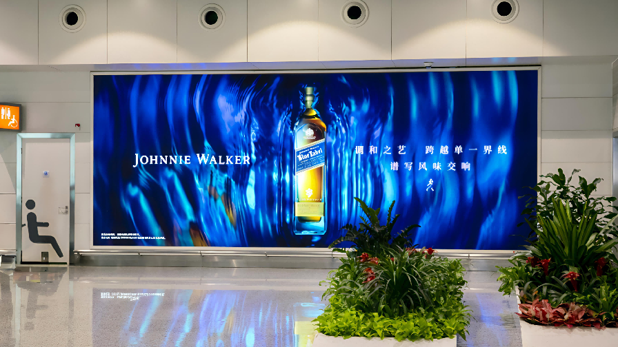 厦门机场广告-T4到达国内行李提取厅灯箱13
