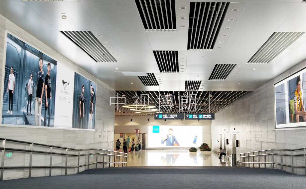 厦门机场广告-T4行李提取厅灯箱套装
