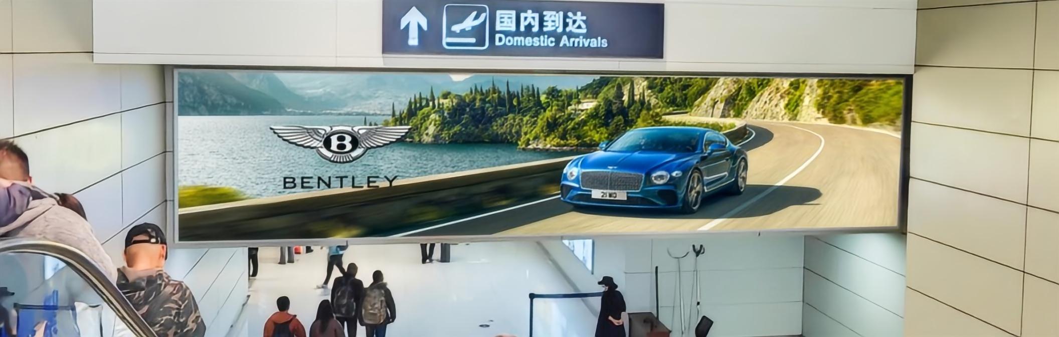 机场广告-国内到达通廊灯箱4