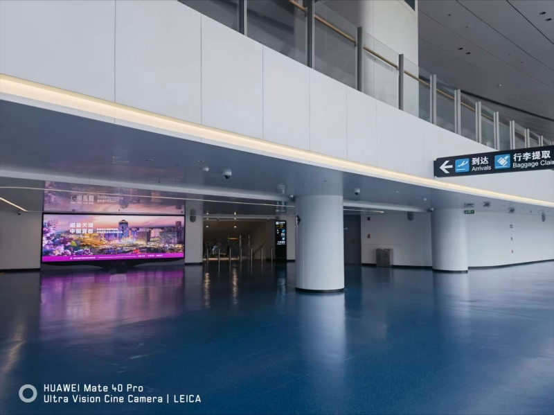 西宁机场广告-T3到达下扶梯入行李厅灯箱套装