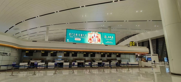 西宁机场广告-国内出发值机岛岛顶灯箱