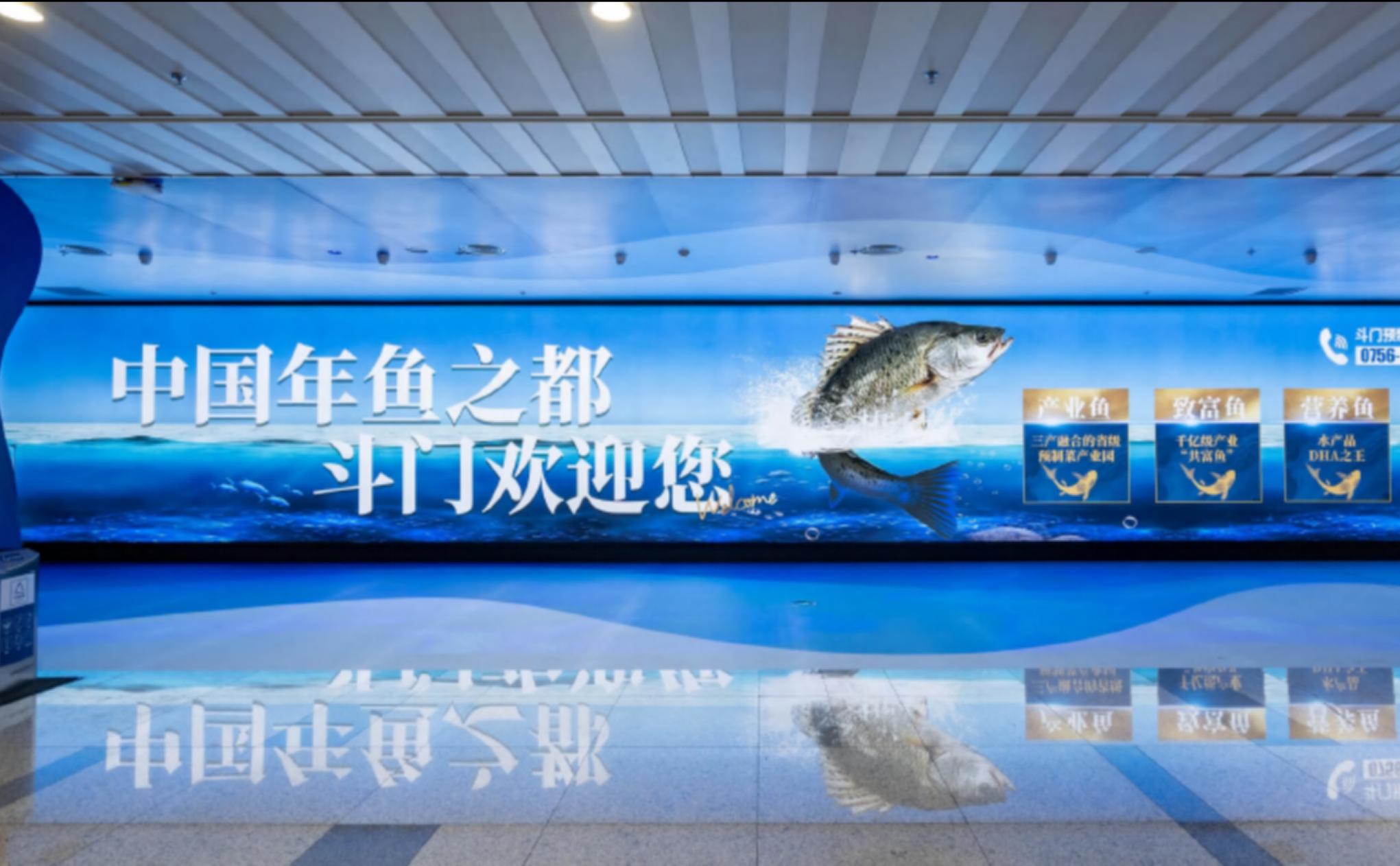 珠海金湾机场广告-国内到达行李厅动感灯箱