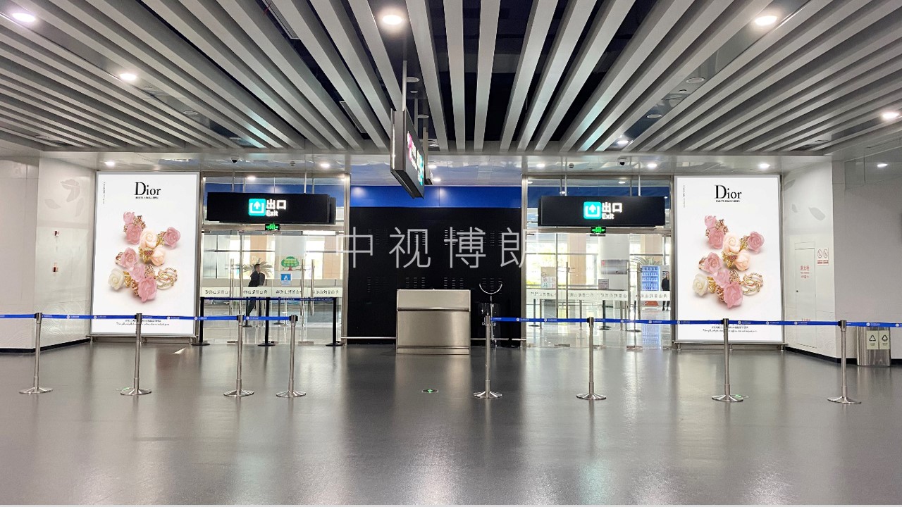 舟山普陀山机场广告-到达行李厅出口墙面灯箱套装