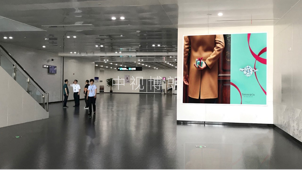 舟山普陀山机场广告-到达走廊正迎面墙面灯箱