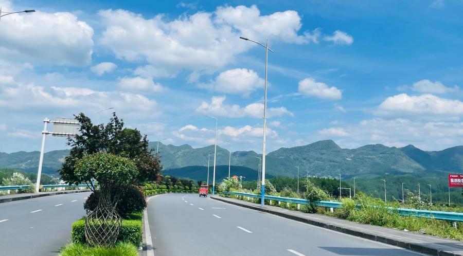 遵义茅台机场广告-机场大道灯杆道旗套装