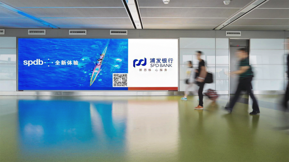 郑州机场到达通廊灯箱广告